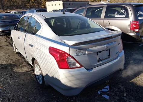 2015 Nissan Versa 1.6 Sv z USA, uszkodzony, nr VIN 3N1CN7AP2FL829010